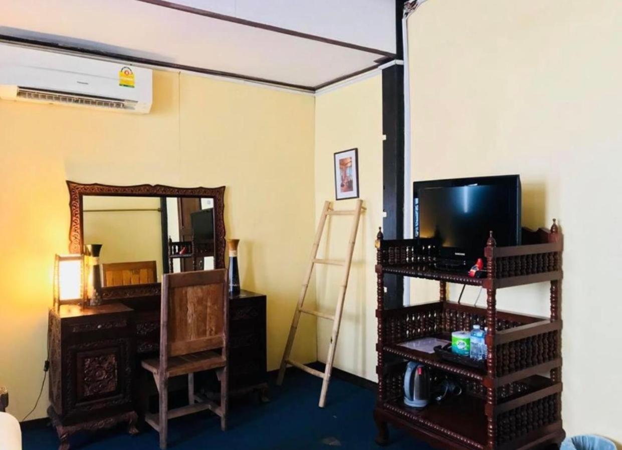 Nearthepark Boutique House Vandrerhjem Chiang Mai Eksteriør bilde